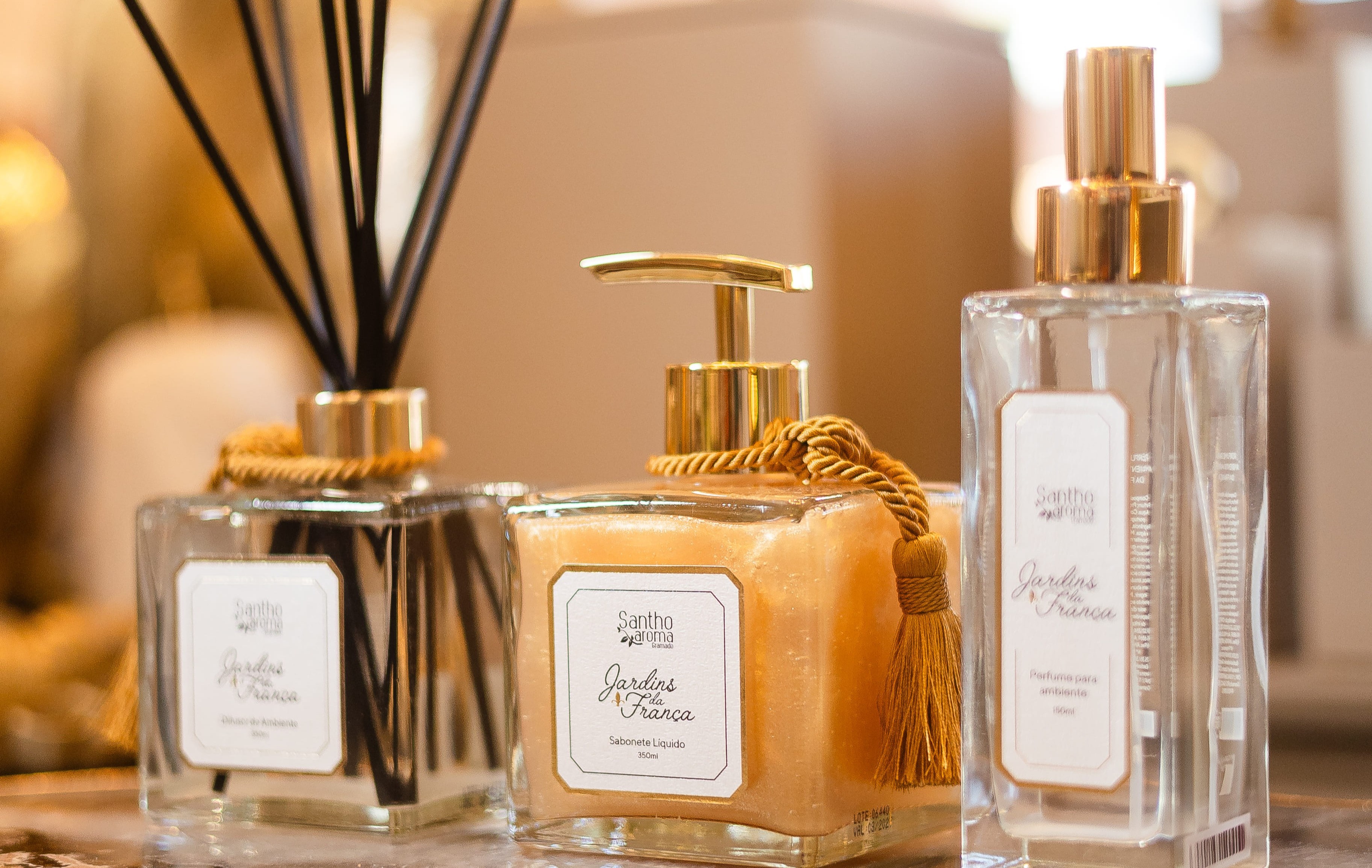 Por que algumas fragrâncias fixam mais que outras? Entenda o que influencia a duração do aroma