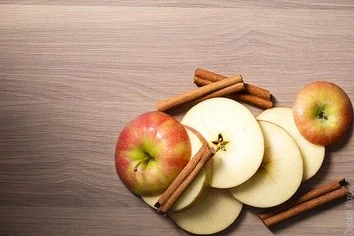 Maçã e Canela na Perfumaria: Por Que Essa Combinação Faz Tanto Sucesso no Inverno?