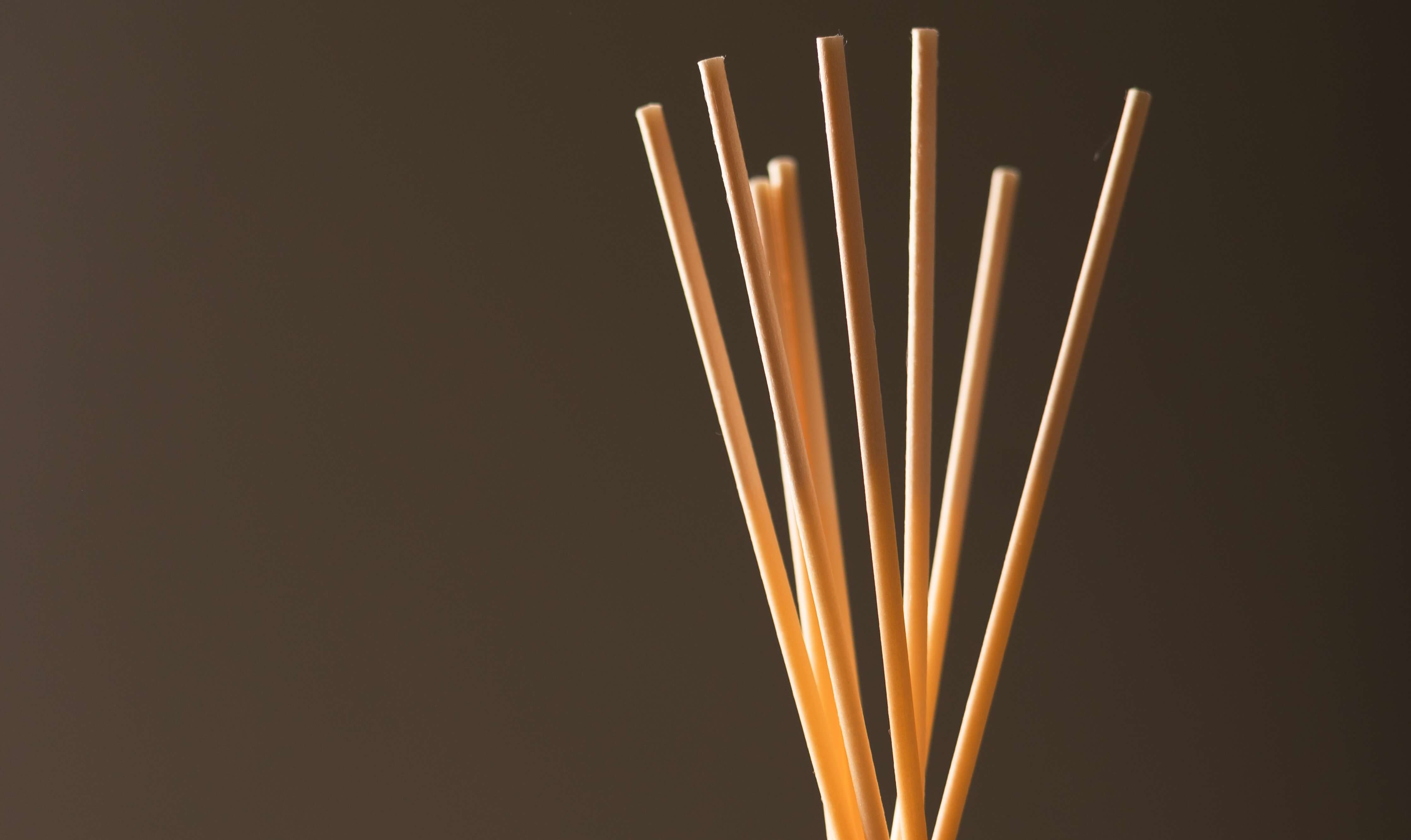 Varetas de Madeira x Varetas de Fibra: Qual é Melhor para Difusor de Aromas?